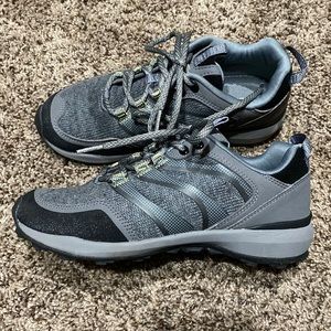 Lands End Womens Trekker Lace Up Sneaker
Gray 6B